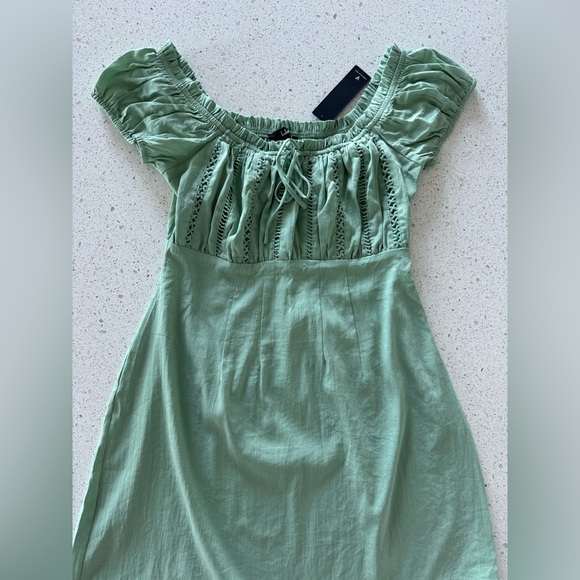 Lulu’s green off the shoulder dress, size L - brand new - Picture 3 of 4